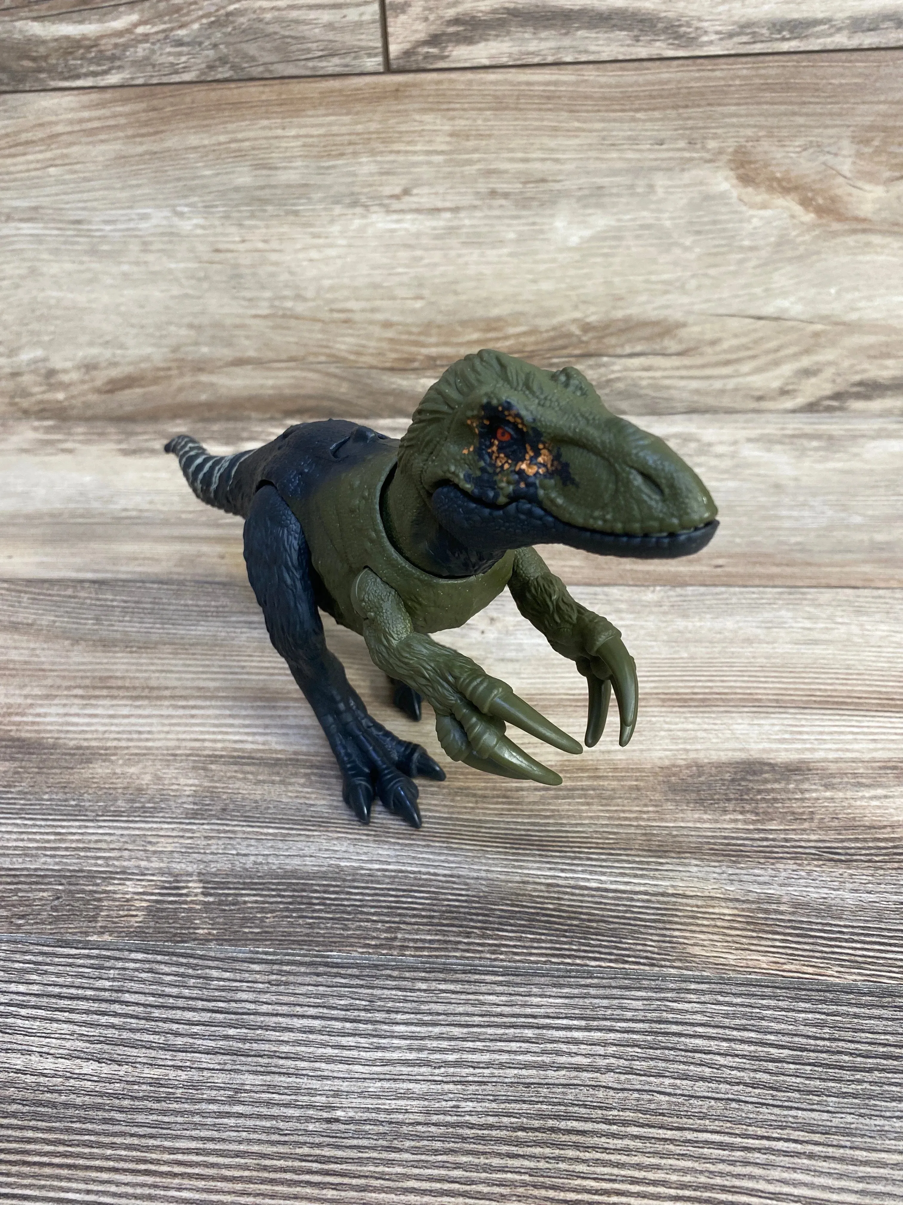 Jurassic World Dino Trackers Wild Roar Orkoraptor Action Figure