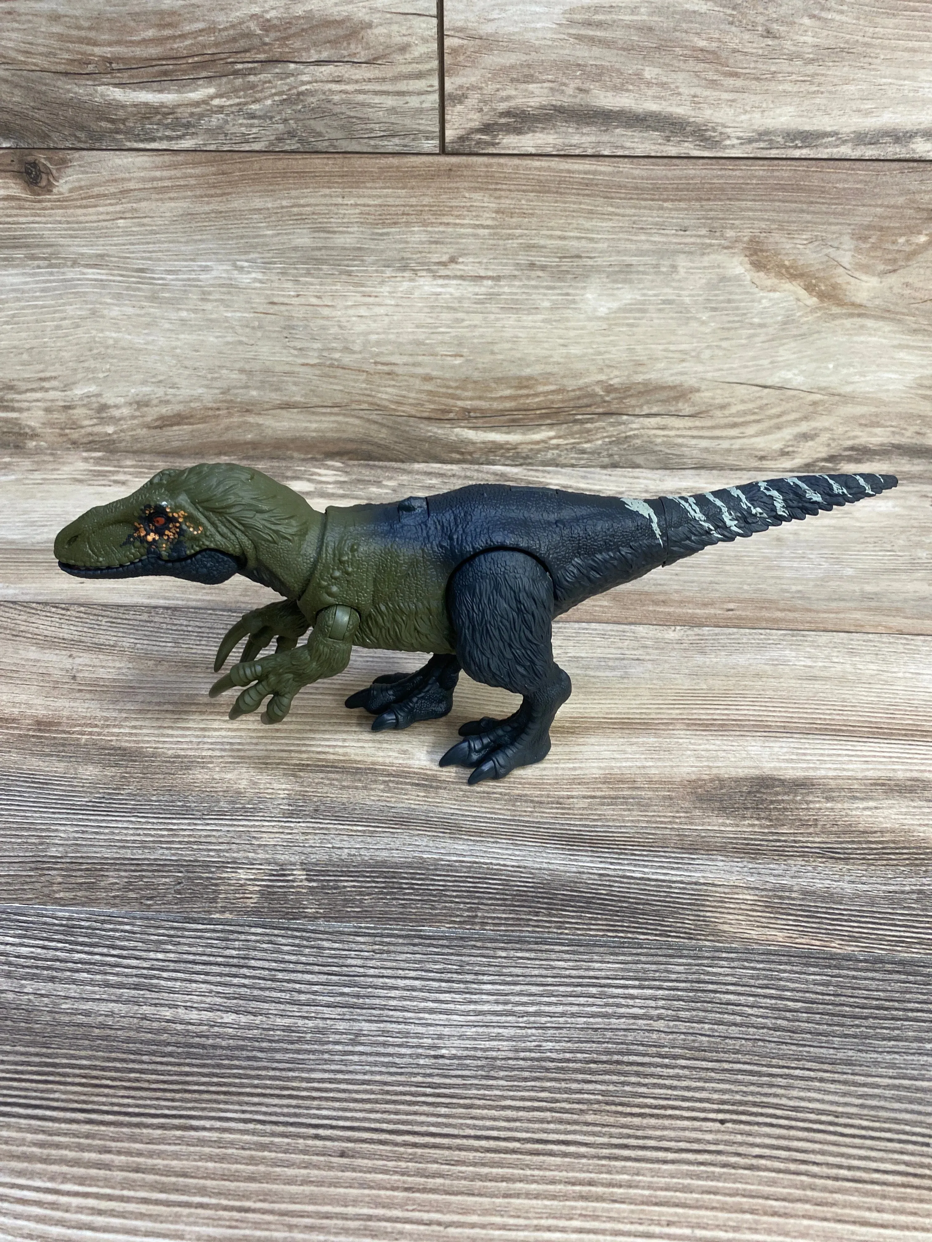 Jurassic World Dino Trackers Wild Roar Orkoraptor Action Figure