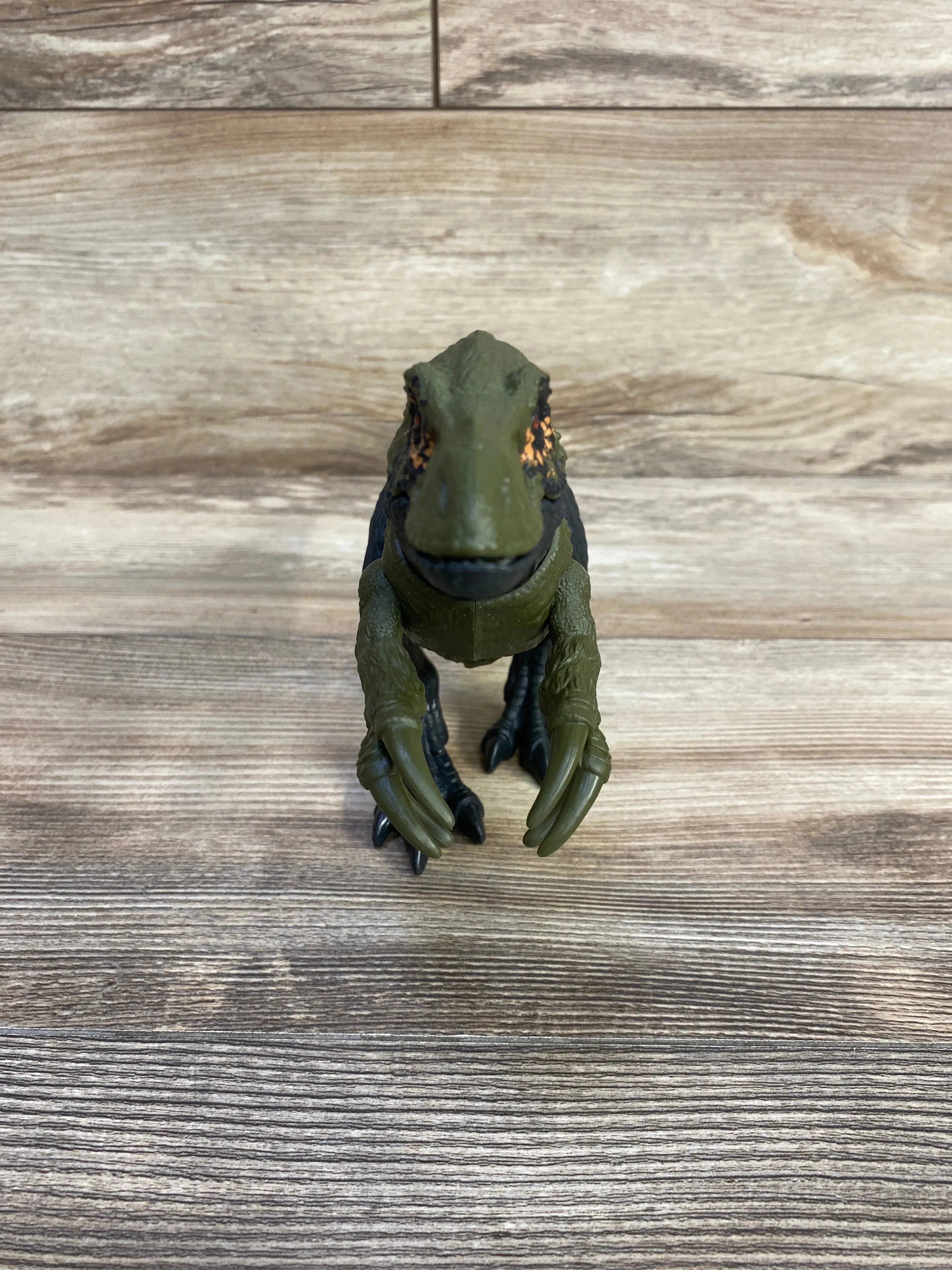 Jurassic World Dino Trackers Wild Roar Orkoraptor Action Figure