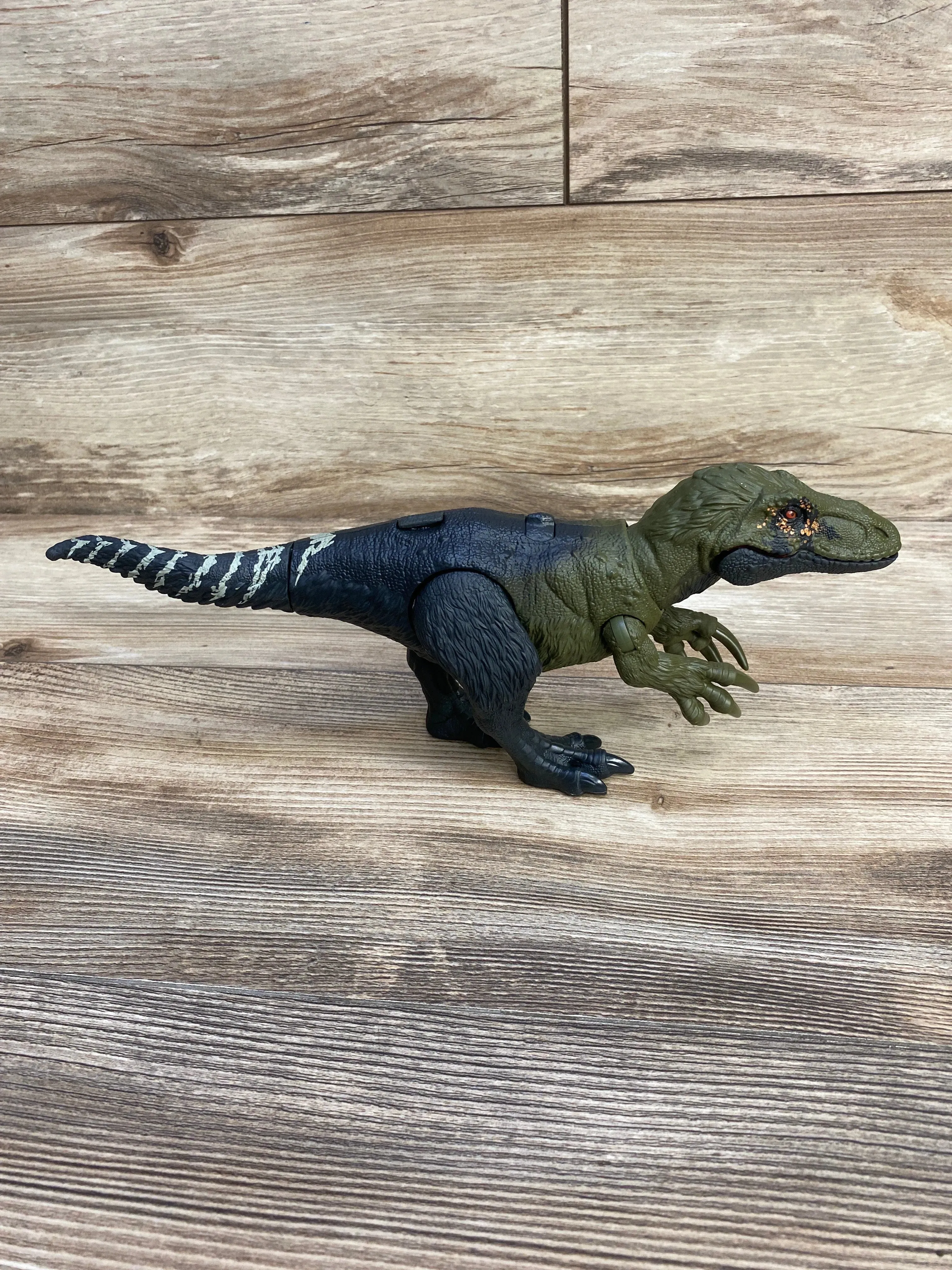 Jurassic World Dino Trackers Wild Roar Orkoraptor Action Figure